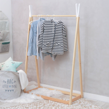 Portant enfant en pin naturel 126 cm - Atmosphera For Kids Portant enfant en pin naturel 126 cm - Atmosphera For Kids